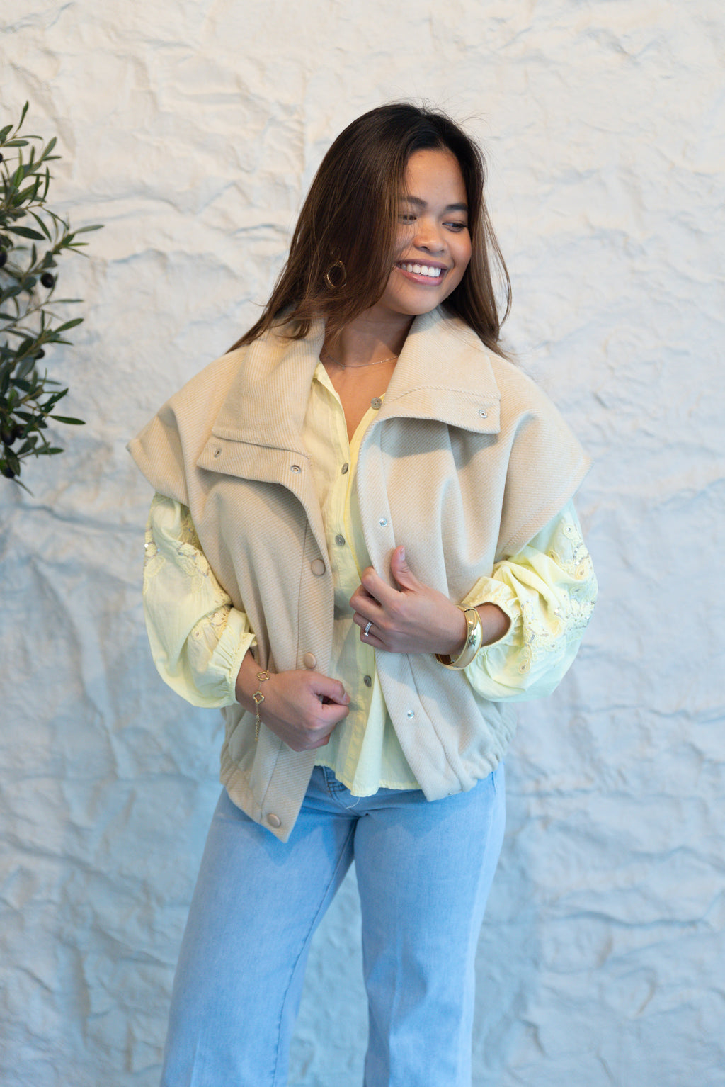 ELINE BEIGE SLEEVELESS JACKET