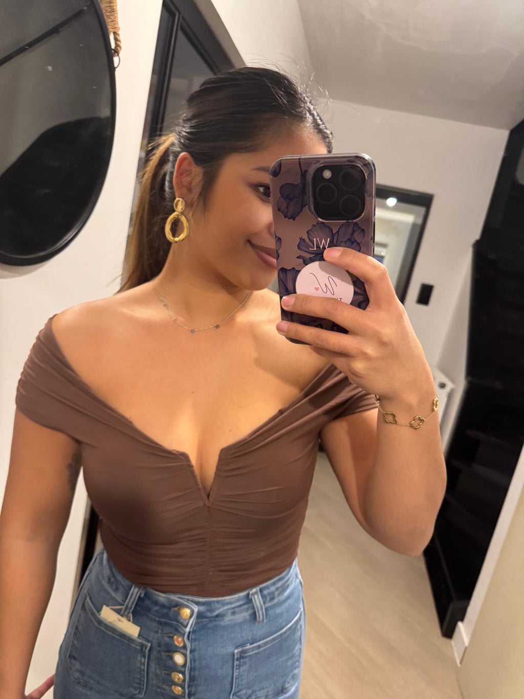 GEDRAPPEERDOFF-SCHOULDER BODYSUIT TOP