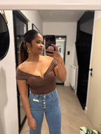 GEDRAPPEERDOFF-SCHOULDER BODYSUIT TOP