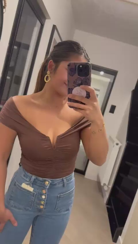 GEDRAPPEERDOFF-SCHOULDER BODYSUIT TOP